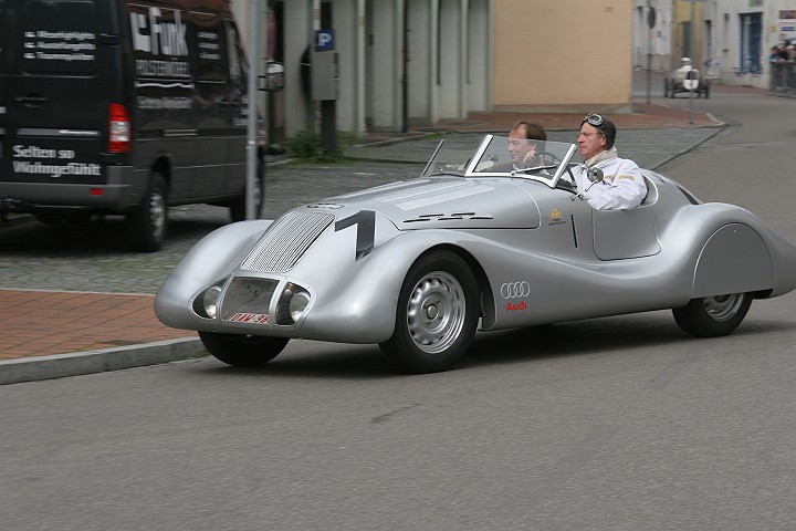 Oldtimer_Praesentationsfahrt_Neuburg_2006_104.jpg
