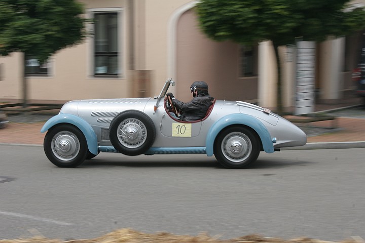 Oldtimer_Praesentationsfahrt_Neuburg_2006_111.jpg
